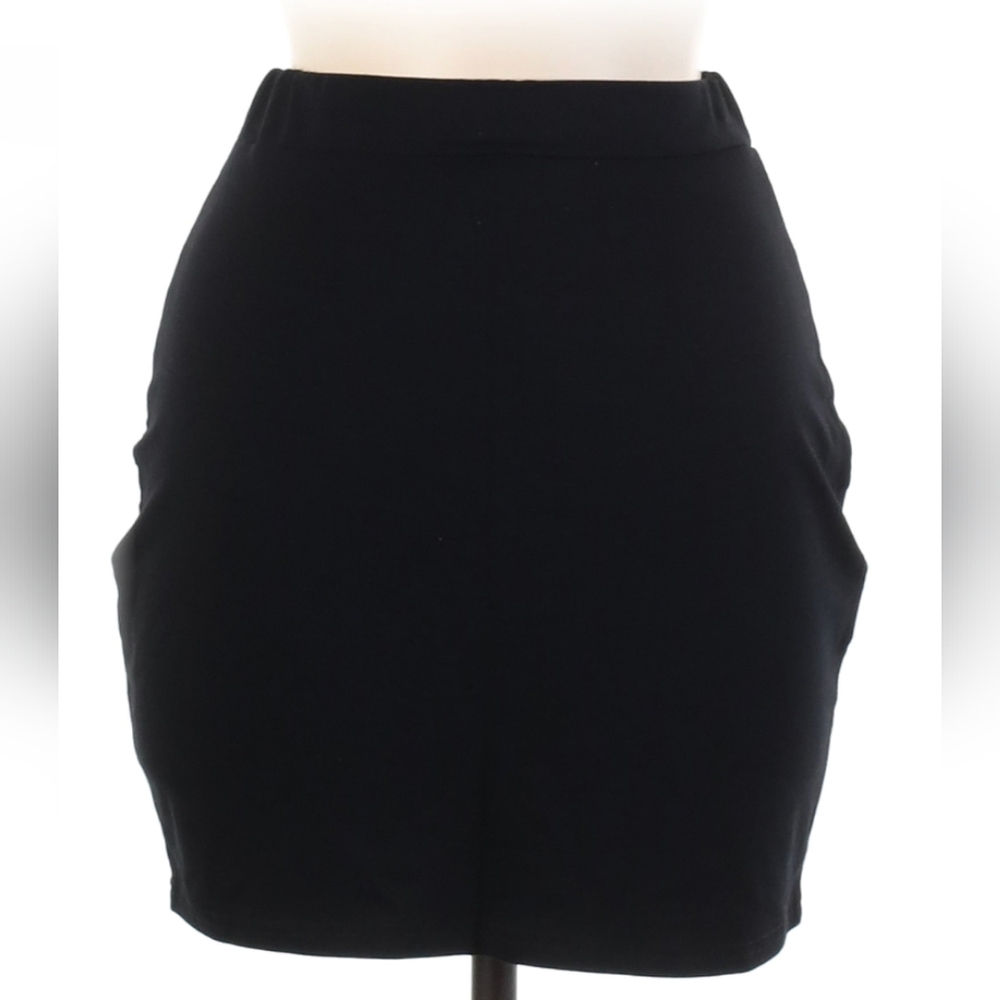 NWT PrettyLittleThing Black Mini Skirt - Size 6